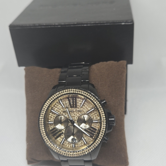 Black & Gold Michael Kors watch - Picture 7 of 11